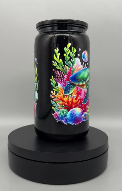 Trinkbecher „Schildkröte 4“ mit Deckel & Trinkhalm – 550 ml, UV-DTF Motiv