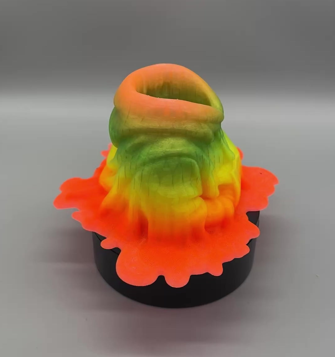 Stiftehalter schmelzender Kapuzenpullover aus PLA, ca. 18 cm, mit Stiften befüllt – von fks-design
