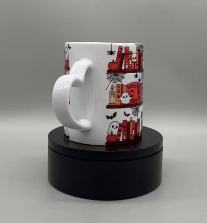 Tasse "Spooky Bookshelf" – Keramik mit Herzhenkel 300ml