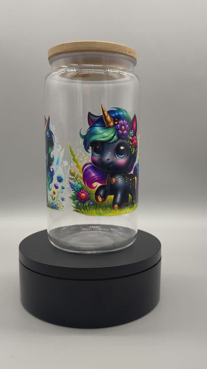Trinkbecher „Black Unicorn“ mit Bambusdeckel & Trinkhalm – 550 ml, UV-DTF Motiv